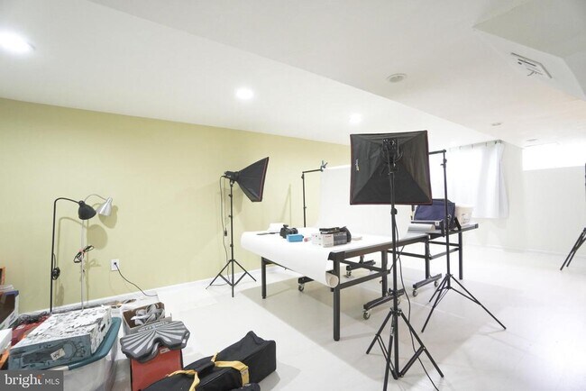 Building Photo - 113 N Stone Ridge Dr