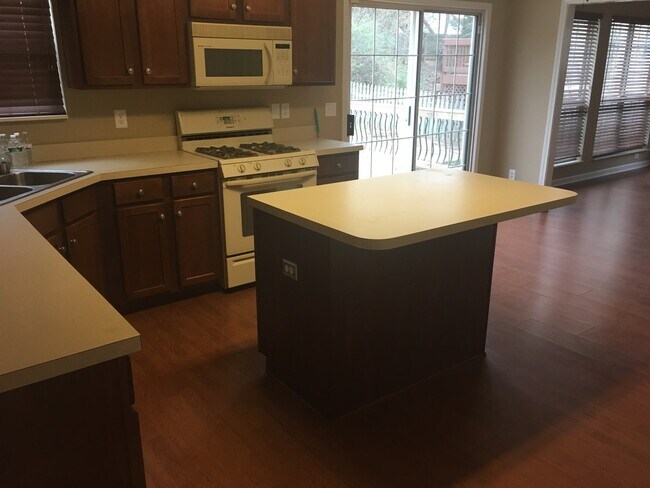 Building Photo - 3BR/ 2.5BA, home in Bearden - 2 living areas