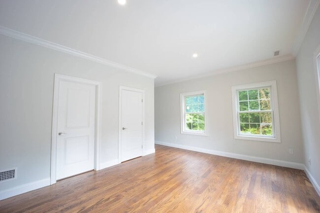 Building Photo - 1 Kewanee Rd