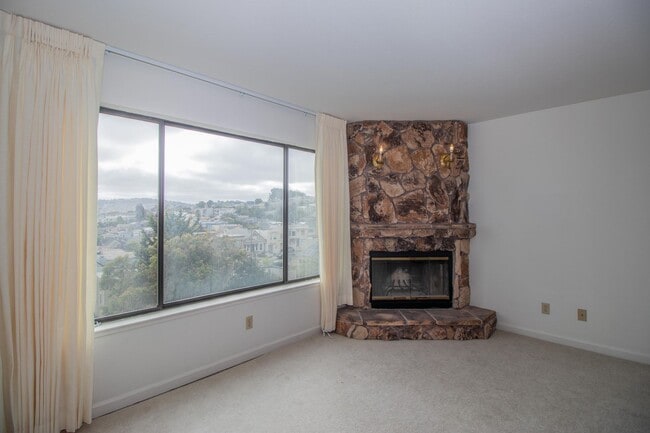 Building Photo - Spacious 3 Bed/2 Bath Flat with Stunning City Views | AMSI | Alexandr Metlinski