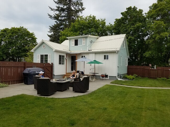Large fenced backyard - 224 S 14th St
