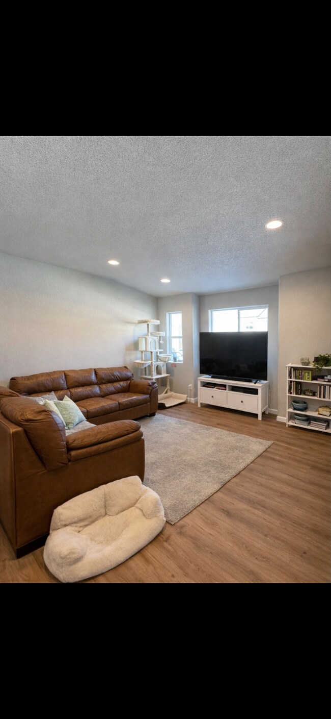 Building Photo - 4015 Samaritan Lp