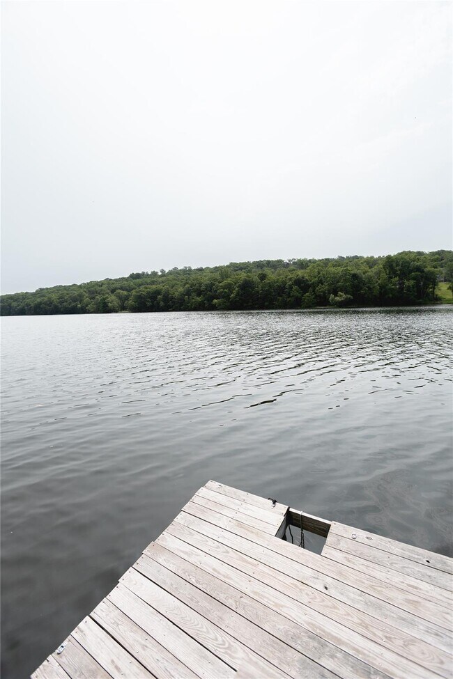 Building Photo - 582 Lakes Rd