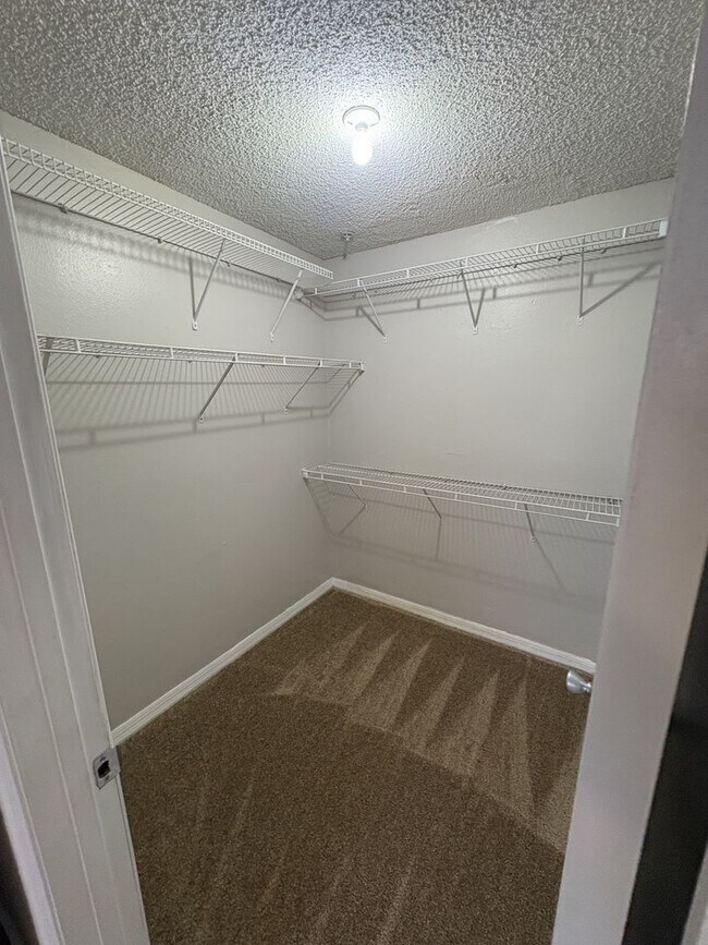 Building Photo - 1st floor unit with fire place and large patio