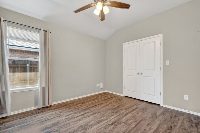 Building Photo - 623 N Elkhart Ave