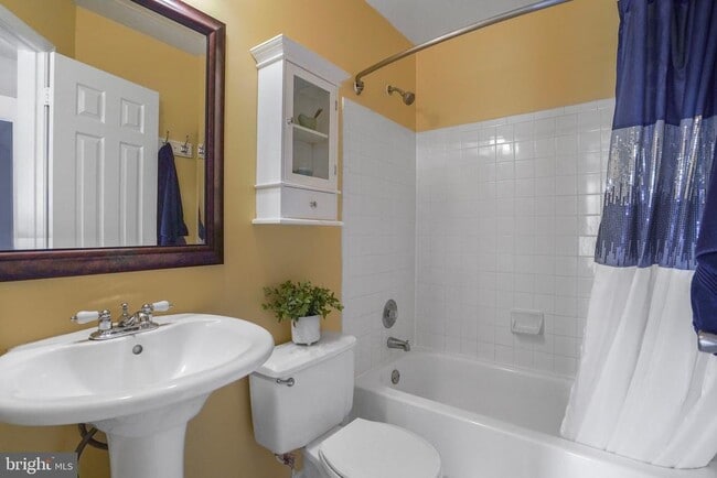 Building Photo - 7228 Lensfield Ct