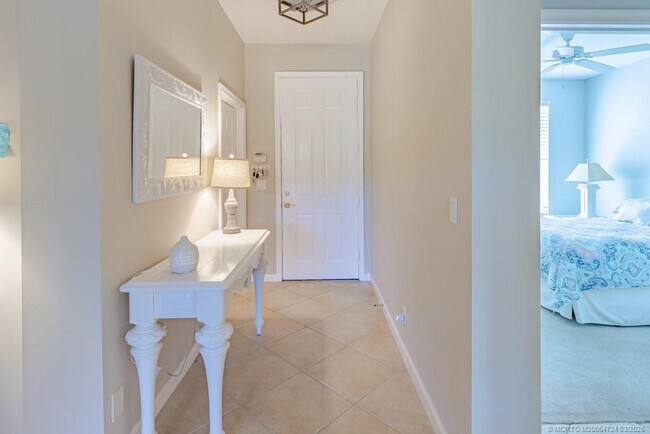 Building Photo - 2371 SW Carriage Hill Terrace