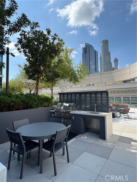 Building Photo - 400 S Broadway