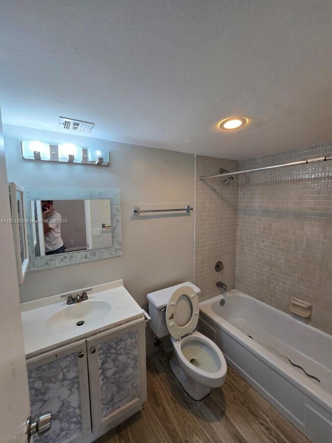 Building Photo - 3300 Spanish Moss Terrace