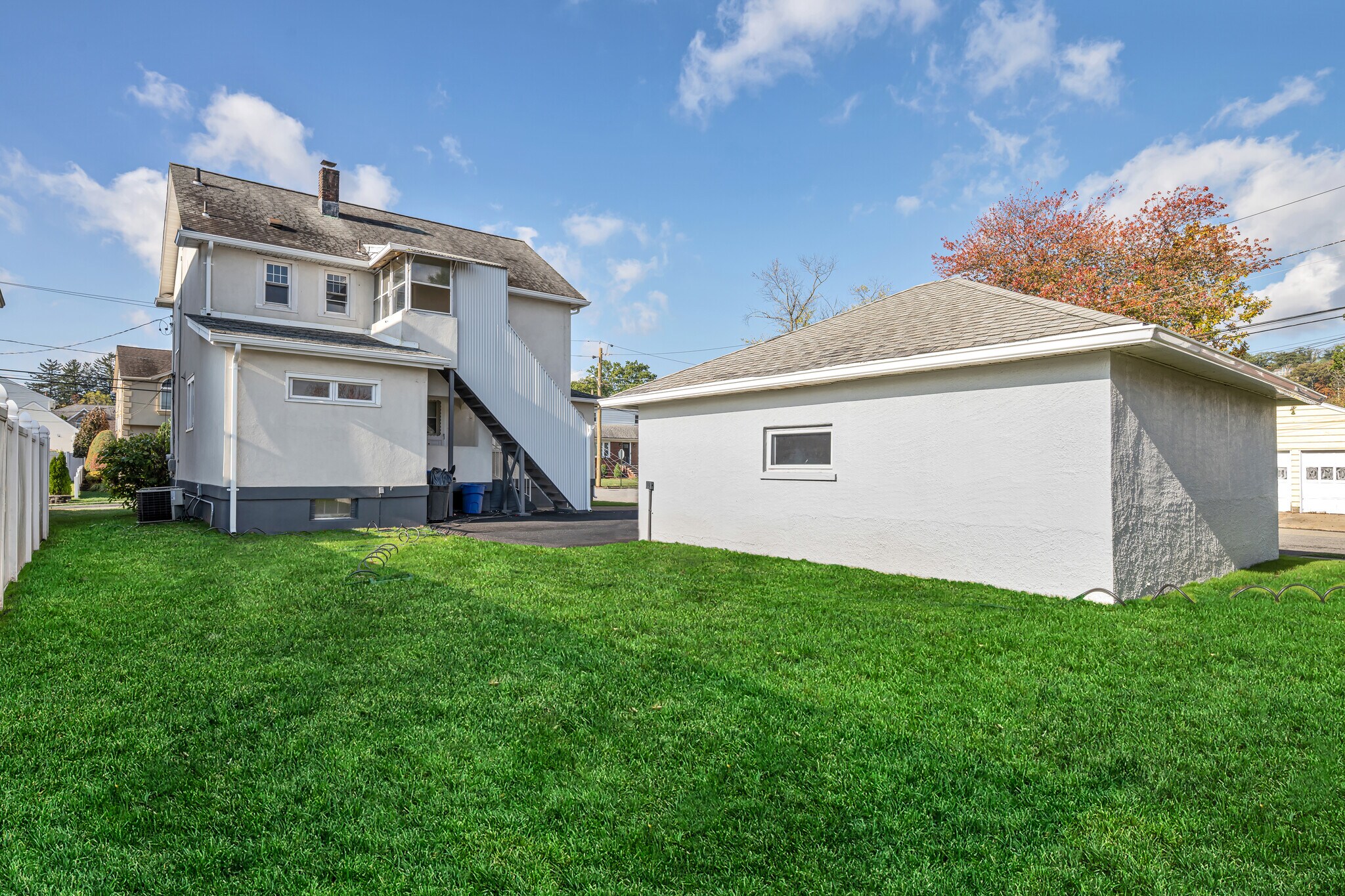 Shared Yard - 64 Hudson Ave