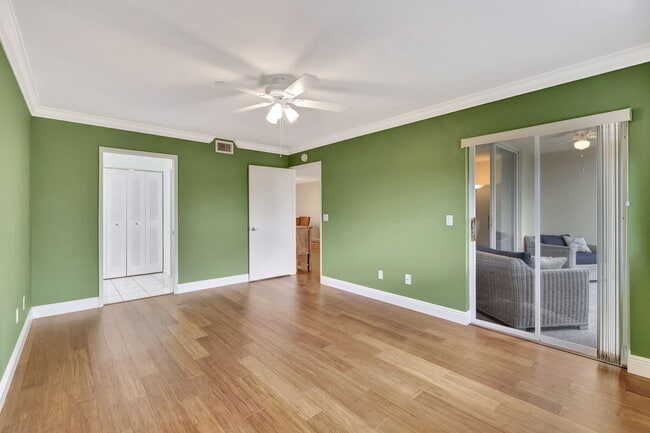 Building Photo - 4735 Lucerne Lakes Blvd