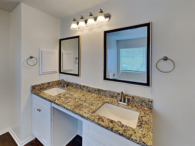 Building Photo - 26881 Monarch Manor Ln