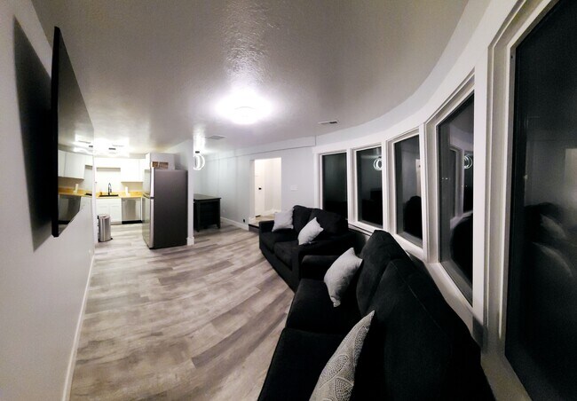 Building Photo - 699 N 600 E