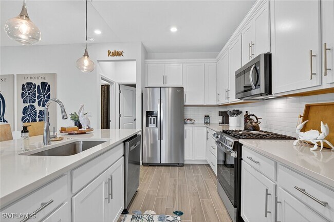 Building Photo - 1657 Serena Ave