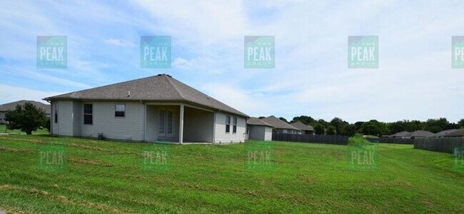 Building Photo - Home For Rent In Aurora