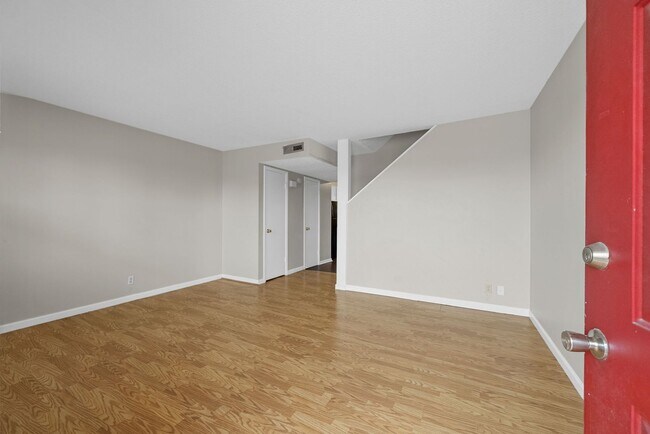 Building Photo - End Unit Ready for You to Call Home