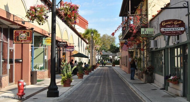 Building Photo - 258 Porta Rosa Circle