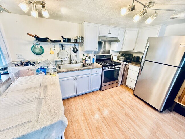 Building Photo - 1419 Turkey Creek Dr NE