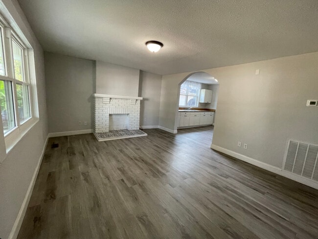 Building Photo - 1408 Iredell Ave