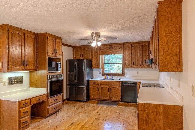 Building Photo - 2858 Livsey Dr