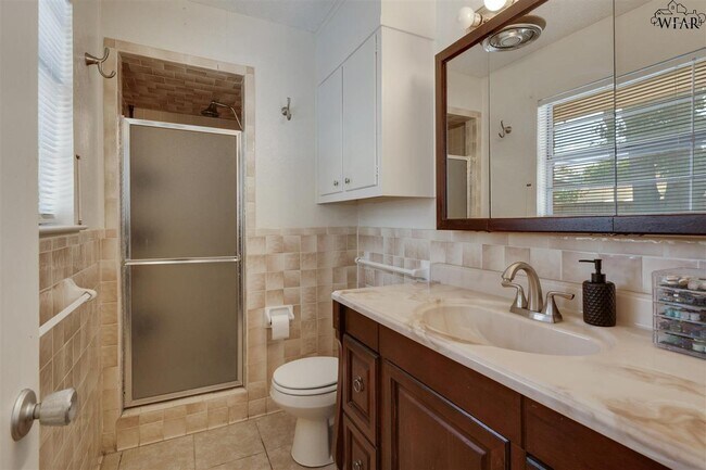 Building Photo - 2406 Picadilly Ln