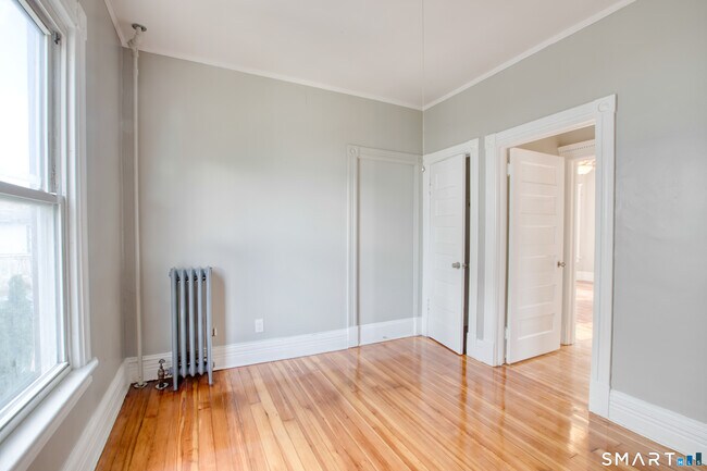 Building Photo - 325 Chestnut St