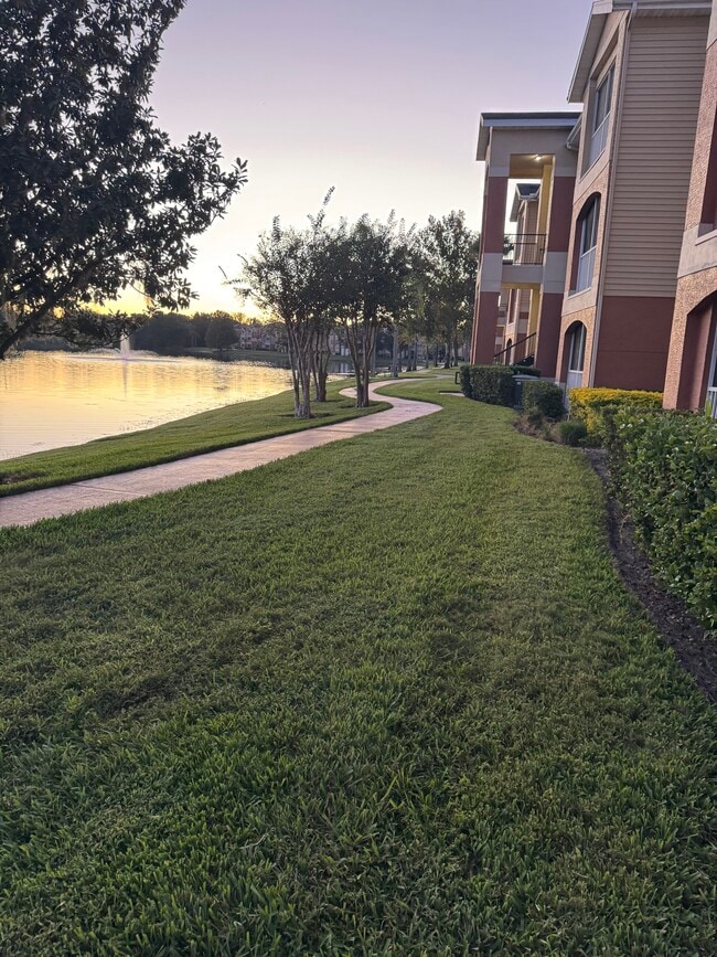 Building Photo - 1919 Summer Club Dr