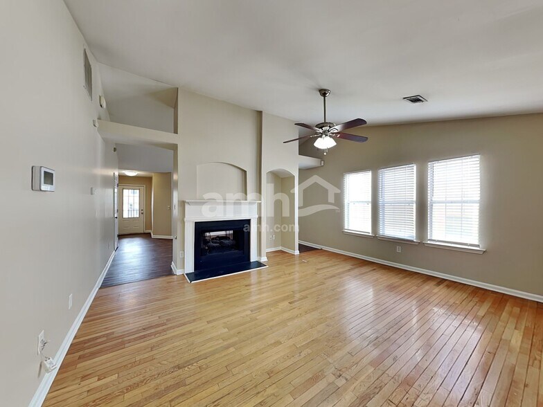 Building Photo - 409 Fairlawn Dr