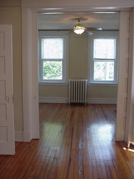 Building Photo - 6 N Mulberry St