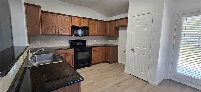 Building Photo - 606 Lakemont Dr
