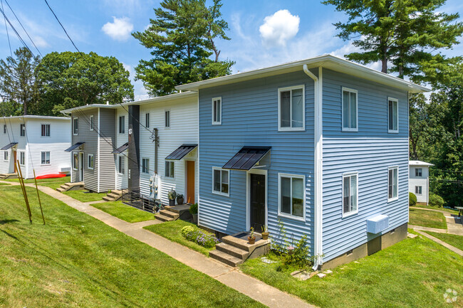 Building Photo - Woods Townhomes