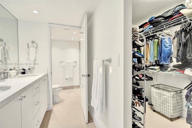 Building Photo - 1901 Brickell Ave