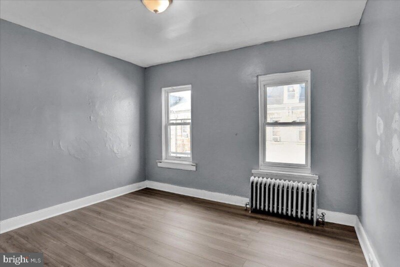 Building Photo - 637 Moss St