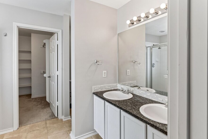 Building Photo - 7711 Parkwood Way