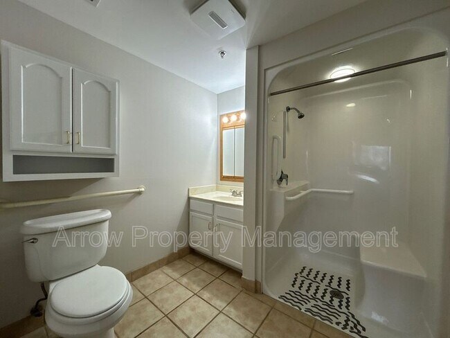 Building Photo - 180 Poppe Dr