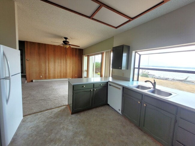 Building Photo - 5507 Haida Way