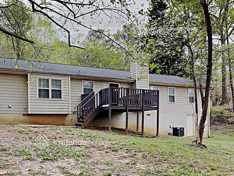 Building Photo - 388 Summerville Dr NW