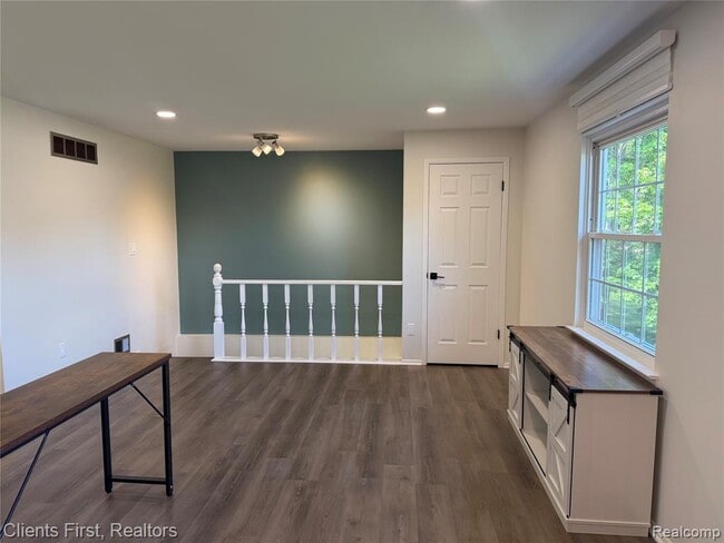 Building Photo - 204 Princeton Dr