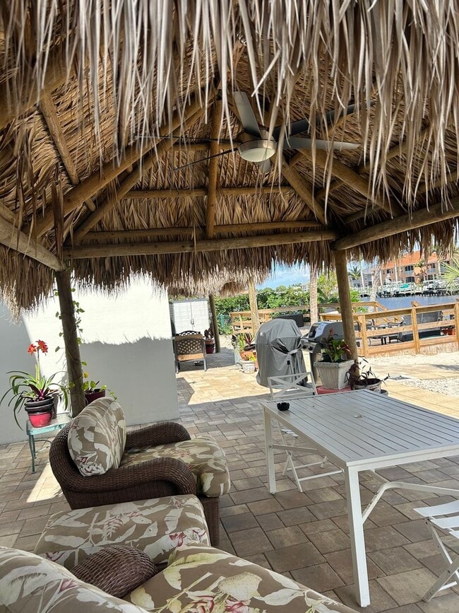 Building Photo - Hideaway Waterfront Hotel