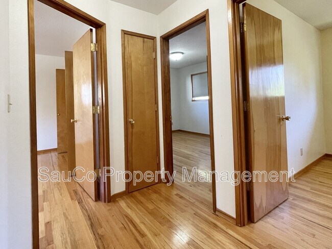 Building Photo - 5751 NE Lisbon Way