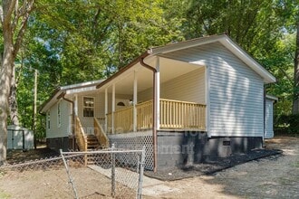 Building Photo - 175 Uphill Dr