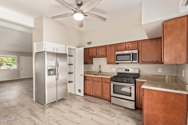 Building Photo - 7045 E Wilshire Dr