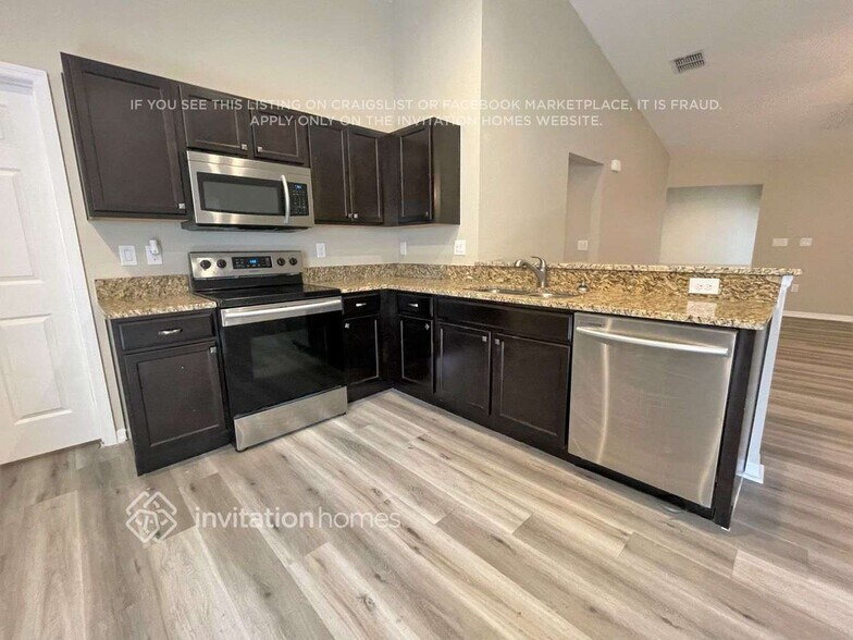 Building Photo - 5120 33rd Ave E