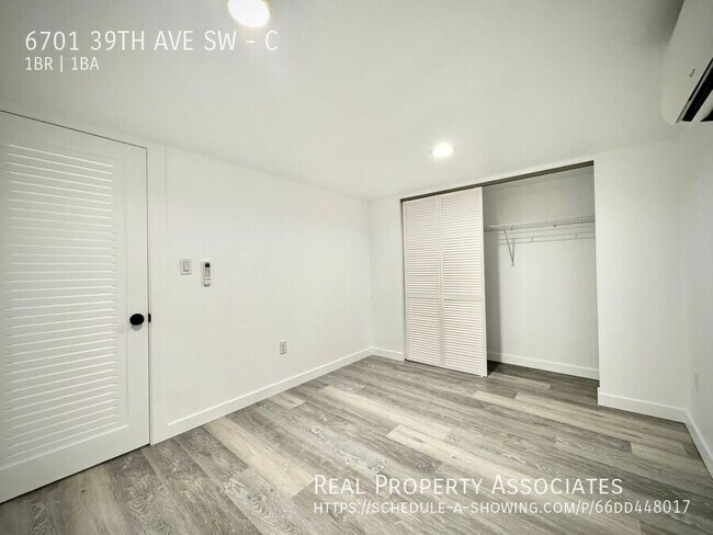 Building Photo - 6701 39th Ave SW