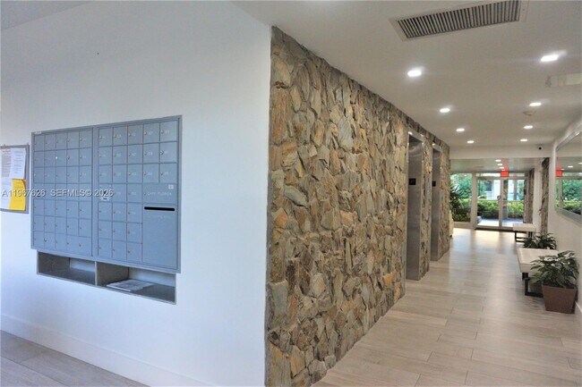 Building Photo - 210 Seaview Dr