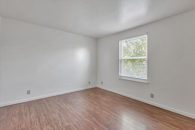 Building Photo - 972 Ponderosa Ave