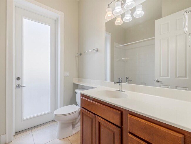 Building Photo - 4-bd,3-bth in The Isles-One Of Palmer Ranch’s Most Sought After Community