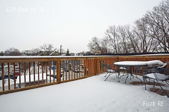 Building Photo - 629 SE Oak St