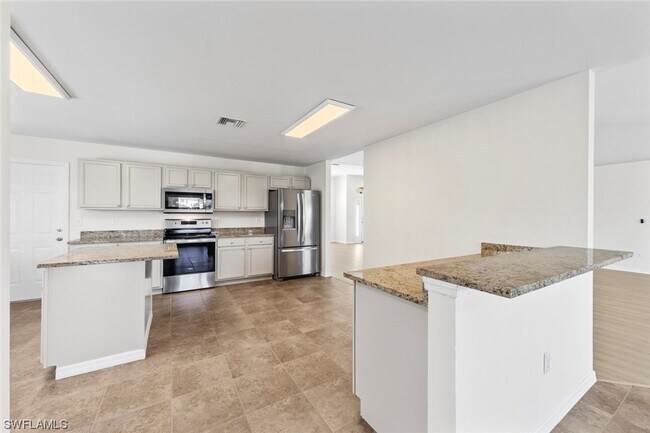 Building Photo - 4BR Home in Gated Town Lakes Community with Lake View