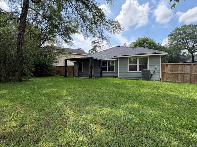 Building Photo - 10 Druids Glen Pl